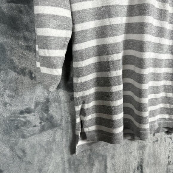 Pina Rossi Woman’s Top Gray And White Striped Lace Upfront Side Slits Medium - Picture 4 of 12